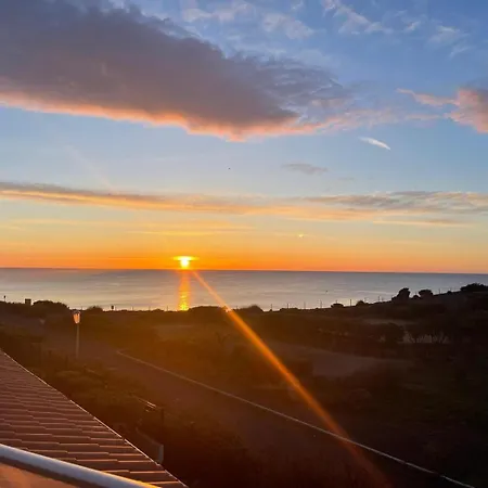 Entre 2 Plages : Vue Exceptionnelle Proche De La Et Du Centre 3*